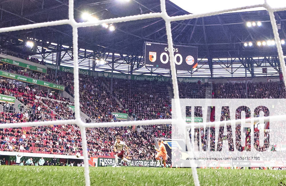 Robin Fellhauer of Augsburg scoring the 1-0 goal after 8,4 seconds and after a big mistake of Manuel Neuer, goalkeeper of FC Bayern München , Head coach Vincent Kompany of Bayern München disappointed in the background during the match FC AUGSBURG - FC BAYERN MÜNCHEN on October 10, 2026 at WWK Arena Augsburg, Germany. Season 2026 2027, 1.Bundesliga, FCB,