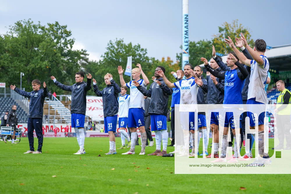 German Soccer, 3rd Division, Matchday 8, Hänsch Arena, Meppen, Emsland, Lower Saxony, SV Meppen vs. VfB Stuttgart U21, VfB Stuttgart II. The Meppen team is being built up and motivated for the game in Rostock.
