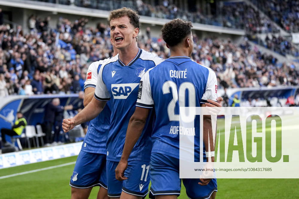 V li Tim Lemperle Hoffenheim, 19, Fisnik Asllani Hoffenheim, 11, Bambase Conte Hoffenheim, 20, TSG 1899 Hoffenheim players celebrating the goal that made it 2–1, Celebration, Goal celebration, Goal scored, celebrate the goal, goal, celebration, celebrating the goal, Rejoicing, Joy, happy, optimistic, positive, Game scene, Highlight, Action, 10 10 2026, Sinsheim, Germany, soccer, Bundesliga, TSG 1899 Hoffenheim vs. Hamburger SV, DFB and DFL regulations prohibit any use of photographs as image sequences and or quasi-video