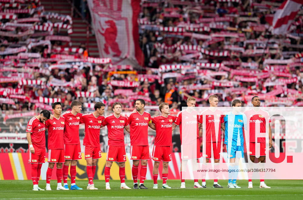 The players of 1 FC Union Berlin stand together before kickoff GER, 1 FC Union Berlin vs. SV Elversberg, Bundesliga 1, Matchday 5, 2026–27 season, Stadion An der Alten Foersterei, Berlin, October 10, 2026. DFL regulations prohibit any use of photographs as image sequences and or quasi-video. 1 FC Union Berlin vs. SV Elversberg, Bundesliga 1, Matchday 5, 2026–27 season, October 10, 2026, Berlin