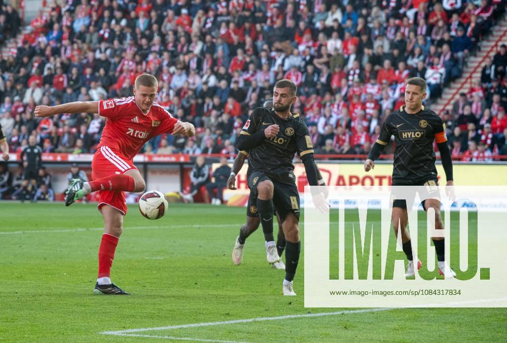 Soccer, Men s, 2026–2027 Season, Bundesliga 1, Matchday 5, 1. FC Union Berlin vs. SV 07 Elversberg; from left: Tom Rothe (1. FC Union Berlin), Lukasz Poreba (SV Elversberg), Lukas Pinckert (SV Elversberg); October 10, 2026,