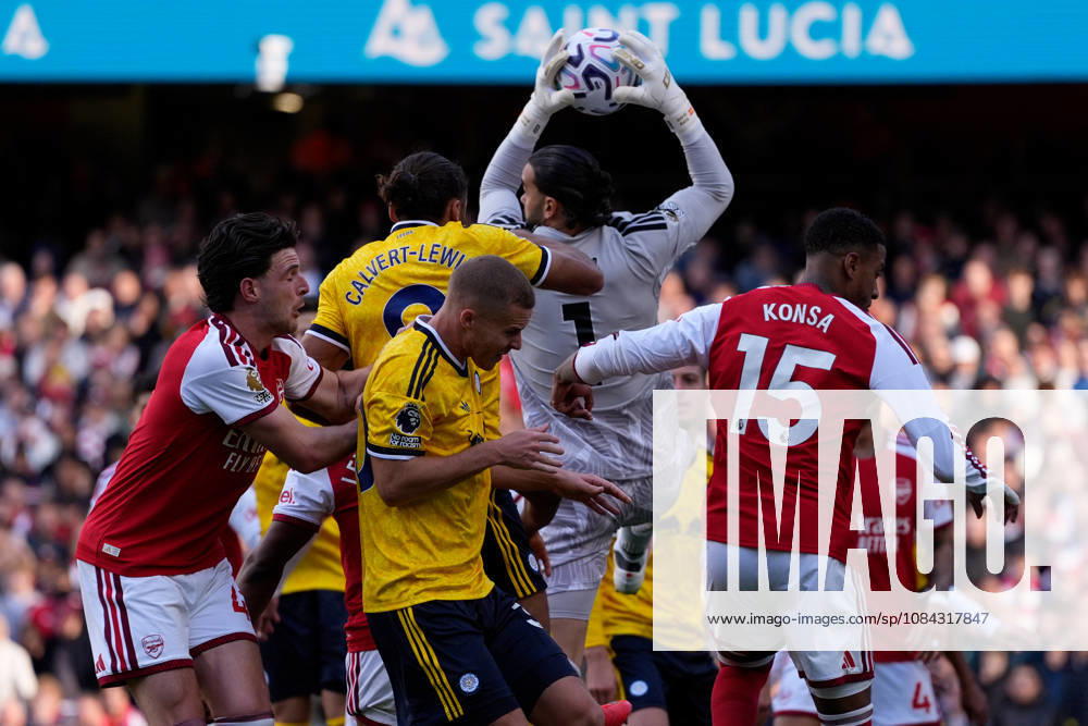 10th October 2026; Emirates Stadium, London, England; Premier League Football, Arsenal versus Leeds United; David Raya of Arsenal claims the ball from a corner TomxMajor