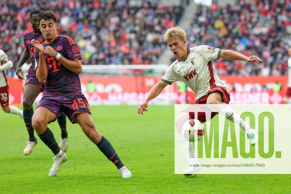 One-on-one, action, featuring Alexandar Pavlovic 45 (FC Bayern Munich) and Hennes Behrens 16 (FC Augsburg), FC Augsburg vs. FC Bayern Munich, soccer, Bundesliga 1, Matchday 5, October 10, 2026. DFB and DFL regulations prohibit any use of photographs as image sequences and or quasi-video. Augsburg, Bayern, Germany