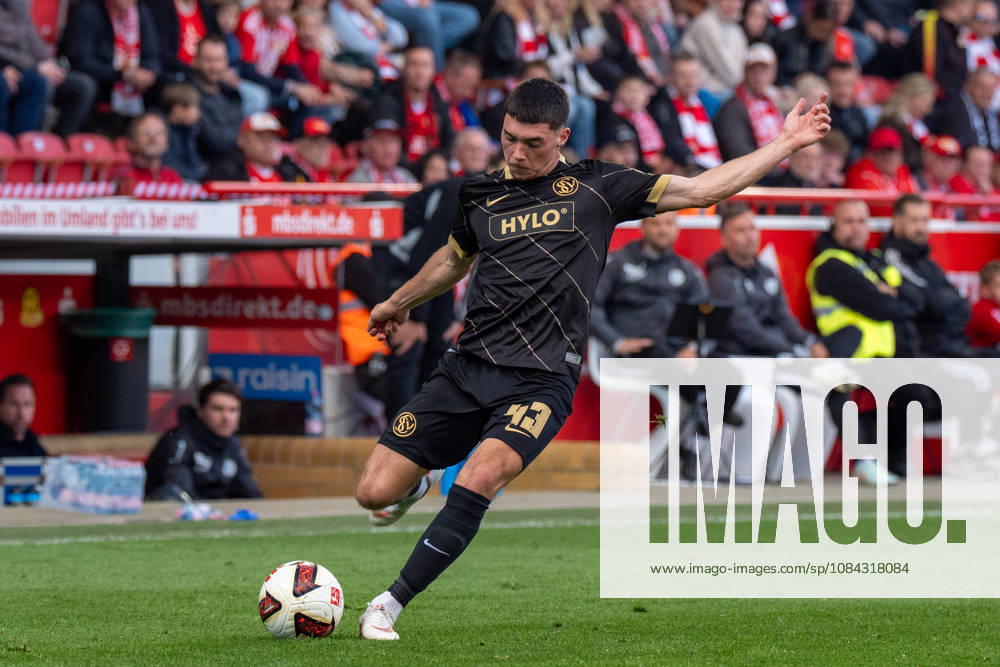 German Soccer 1st Bundesliga, Matchday 5, 2026–2027, 1. FC Union Berlin vs. SV Elversberg on October 10, 2026, at the Stadion An der Alten Försterei in Berlin; Felix Keidel of SV Elversberg, 43, in possession of the ball