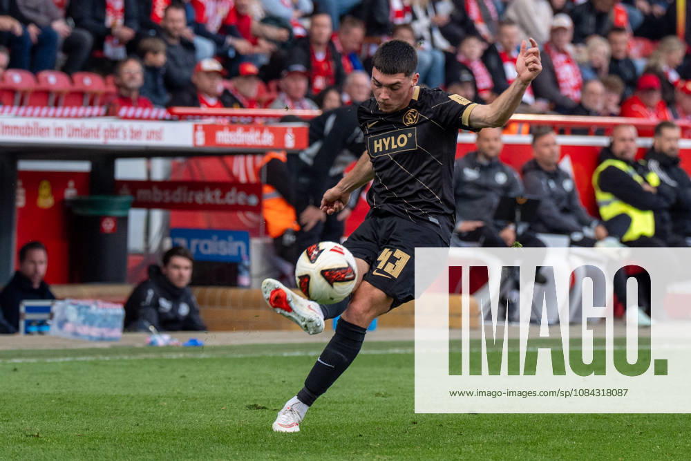 German Soccer 1st Bundesliga, Matchday 5, 2026–2027, 1. FC Union Berlin vs. SV Elversberg on October 10, 2026, at the Stadion An der Alten Försterei in Berlin; Felix Keidel of SV Elversberg, 43, in possession of the ball