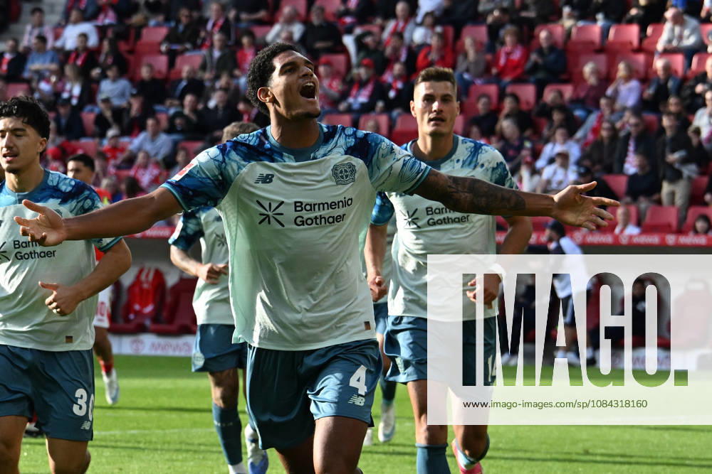 Soccer 1 Bundesliga, FSV Mainz 05 vs. Bayer 04 Leverkusen: Goal celebration after Jarell Quansah’s goal for Bayer 04 Leverkusen. DFL and DFB regulations prohibit any use of photographs as image sequences and or quasi- VIDEO Mainz