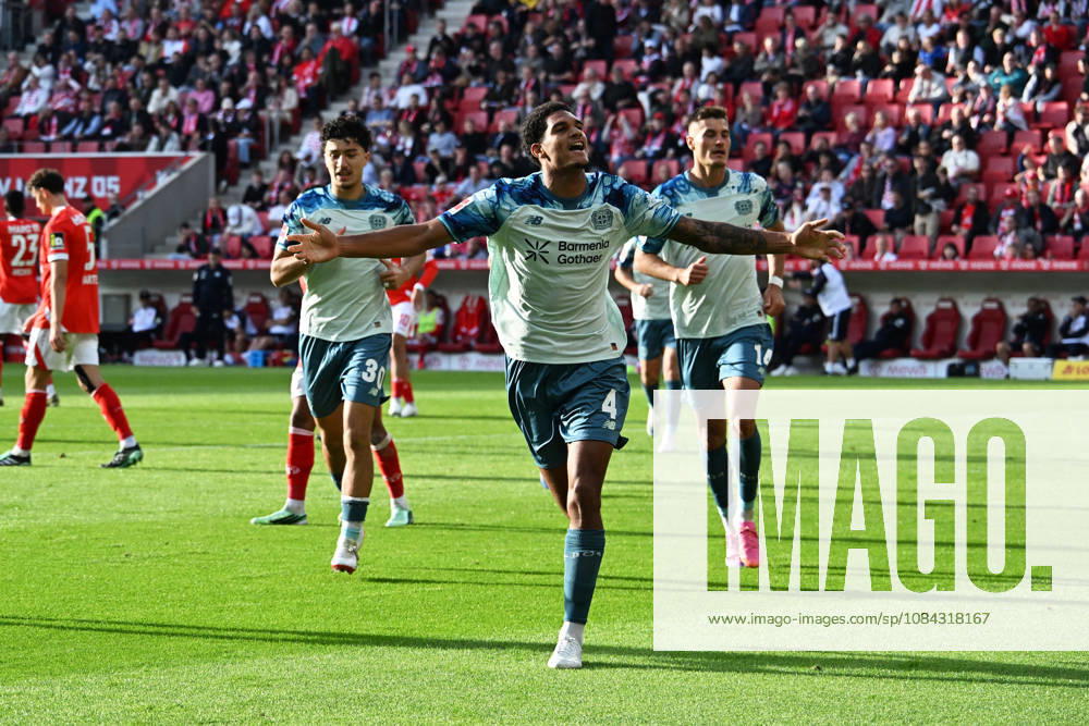 Soccer 1 Bundesliga, FSV Mainz 05 vs. Bayer 04 Leverkusen: Goal celebration after Jarell Quansah’s goal for Bayer 04 Leverkusen. DFL and DFB regulations prohibit any use of photographs as image sequences and or quasi- VIDEO Mainz