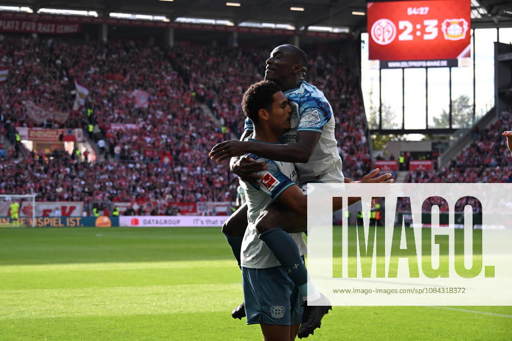 Soccer 1 Bundesliga, FSV Mainz 05 vs. Bayer 04 Leverkusen: Goal celebration after Jarell Quansah’s goal for Bayer 04 Leverkusen (2-3). DFL and DFB regulations prohibit any use of photographs as image sequences and or quasi- VIDEO Mainz