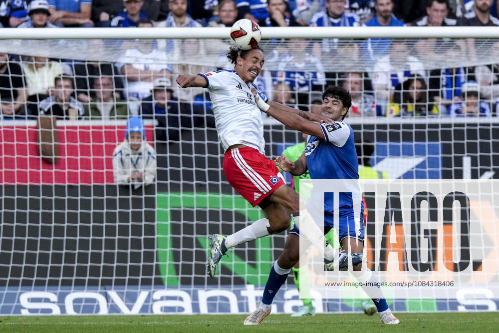 V li Yussuf Poulsen (HSV), 15, Ozan Muhammed Kabak (Hoffenheim), 5, heading, aerial duel, game play, aerial challenge, action, 10 10 2026, Sinsheim, Germany, soccer, Bundesliga, TSG 1899 Hoffenheim, Hamburger SV, DFB and DFL regulations prohibit any use of photographs as image sequences and or quasi-video
