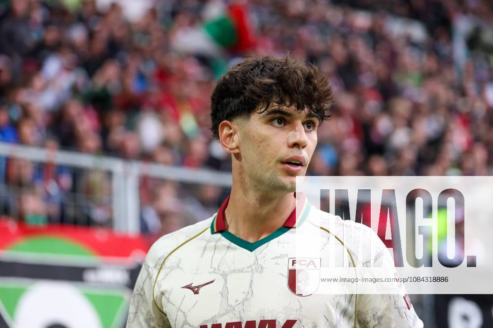 Rodrigo Ribeiro 9 FC Augsburg, FC Augsburg vs. FC Bayern Munich, Soccer, Bundesliga 1, Matchday 5, October 10, 2026. DFB and DFL regulations prohibit any use of photographs as image sequences and or quasi-video. Augsburg, Bayern, Germany