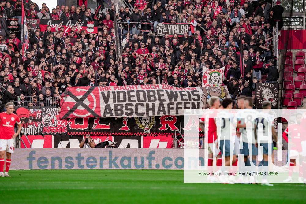 Germany Soccer Season 2026–2027, Bundesliga 1, Matchday 5, FSV Mainz 05 vs. Bayer 04 Leverkusen at MEWA Arena in Mainz; Leverkusen players celebrate their 2–3 lead, goal, goal celebration, celebration, joy, emotions, Mainz, MEWA Arena, Germany