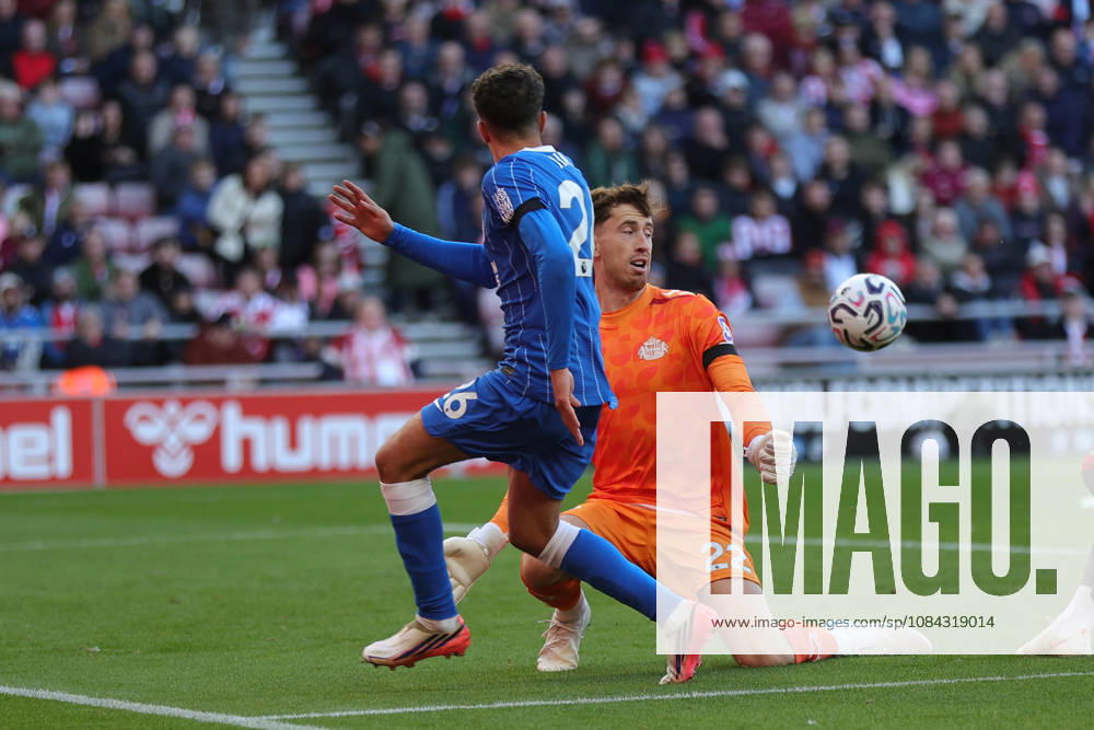 10th October 2026; Stadium of Light, Sunderland, England; Premier League Football, Sunderland versus Brighton and Hove Albion; Robin Roefs of Sunderland saves a shot from Yasin Ayari of Brighton and Hove Albion DavexLofthouse