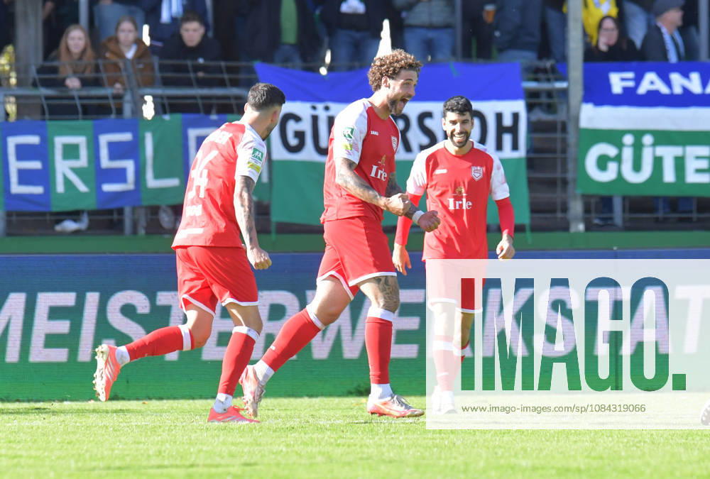 GER, Soccer, Regionalliga West, 2026–2027 Season, Matchday 12, Ohlendorf Stadium in Heidewald, Gütersloh FC vs. SF Siegen 0–5, Goal celebration: SF Siegen goal scorer Jan Luca Rumpf, SF Siegen, Action, Single frame, Landscape orientation, Facial expressions, Gestures, Celebration, Cheering, Joy, Happiness