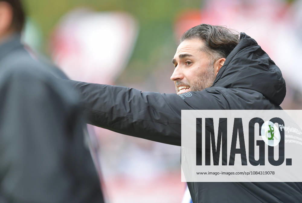 GER, Soccer, Regionalliga West, 2026–2027 Season, Matchday 12, Ohlendorf Stadium in Heidewald, Gütersloh FC vs. SF Siegen 0–5, Julian Hesse, FC Gütersloh Coach, Action, Single Frame, Landscape, Facial Expressions, Gestures, Coach, Trainer