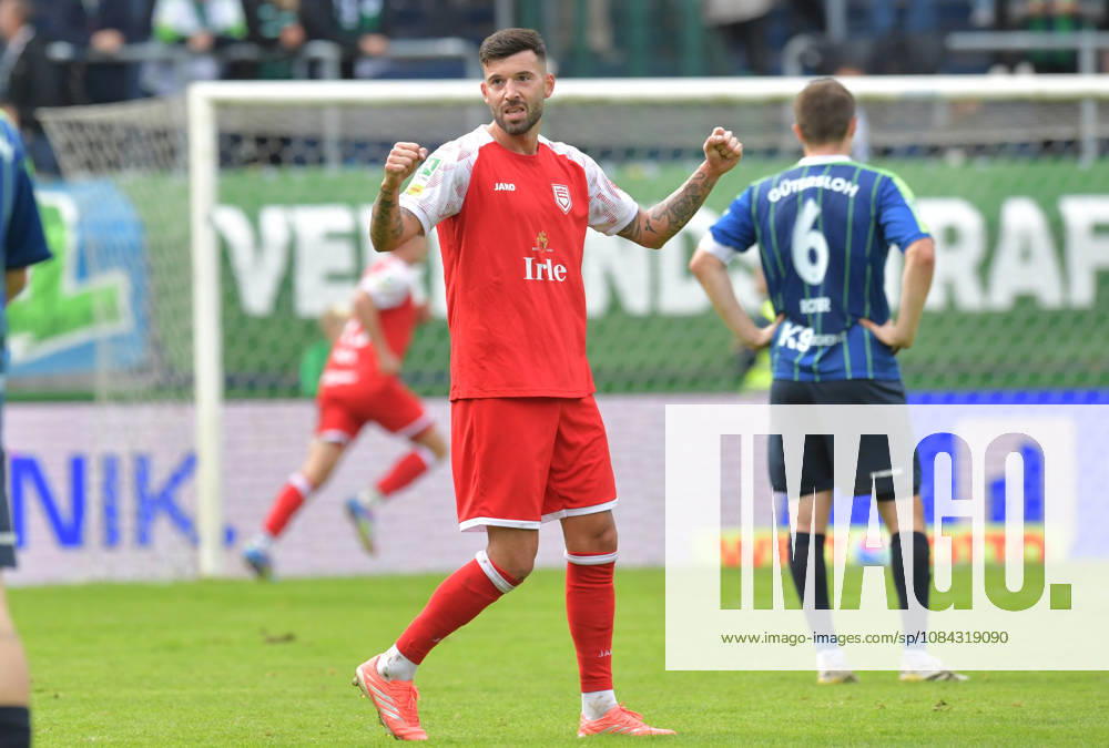 GER, Soccer, Regionalliga West, 2026–2027 Season, Matchday 12, Ohlendorf Stadium in Heidewald, Gütersloh FC vs. SF Siegen 0–5, Goal Celebration: SF Siegen’s Dennis Brock, SF Siegen, Action, Single Frame, Horizontal, Facial Expressions, Gestures, Celebration, Cheering, Joy, Happiness