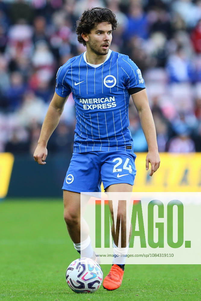 SUNDERLAND, ENGLAND, OCTOBER 10: Ferdi Kad?o?lu of Brighton & Hove Albion on the ball during a Premier League 2026-27 match between Sunderland AFC and Brighton & Hove Albion at the Stadium of Light on October 10, 2026 in Sunderland, England. (Photo by Zach Forster Sports Press Photo)