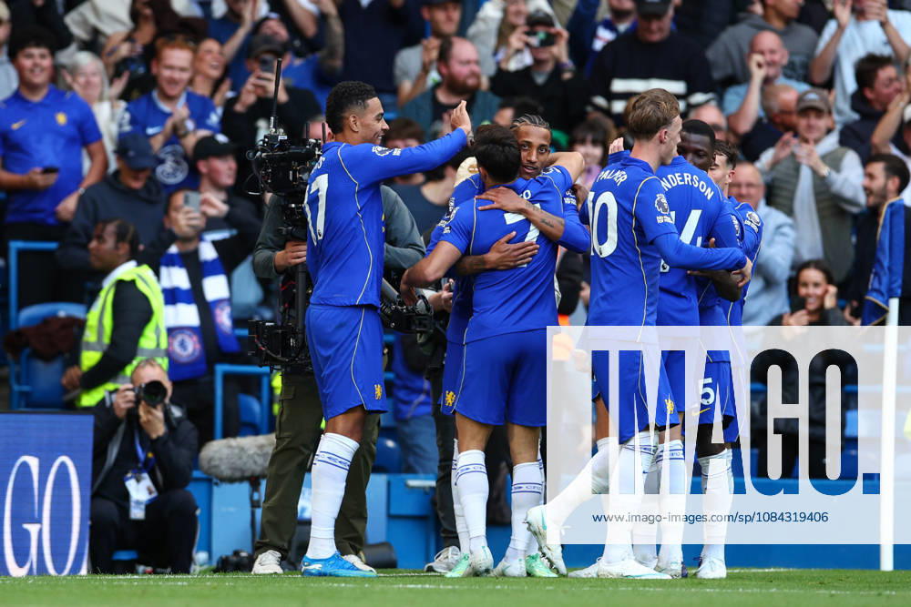 Premier League: Chelsea v AFC Bournemouth LONDON, UK - 10th Oct 2026: Joao Pedro of Chelsea celebrates scoring his side s third goal with team mates during the Premier League match between Chelsea FC and AFC Bournemouth at Stamford Bridge London Stamford Bridge England United Kingdom