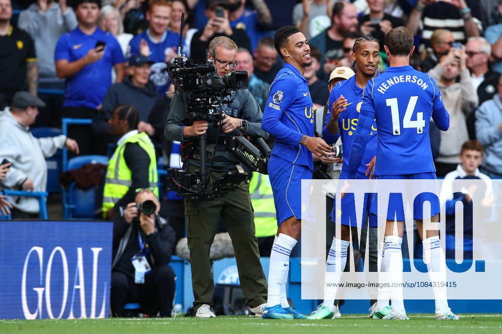 Premier League: Chelsea v AFC Bournemouth LONDON, UK - 10th Oct 2026: Joao Pedro of Chelsea celebrates scoring his side s third goal with team mates during the Premier League match between Chelsea FC and AFC Bournemouth at Stamford Bridge London Stamford Bridge England United Kingdom