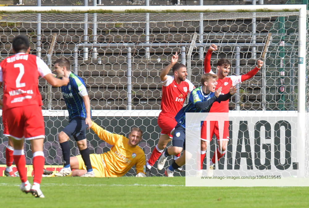 GER, Soccer, Regionalliga West, 2026–2027 Season, Matchday 12, Ohlendorf Stadium in Heidewald, Gütersloh FC vs. SF Siegen 0–5 Goal celebration: SF Siegen goal scorer Serhat Semih Güler; SF Siegen celebrates the 0–2 goal, Erik Lanfer (FC Gütersloh) protests a handball call; action; still frame; wide shot; facial expressions; gestures; celebration; cheering; joy; delight