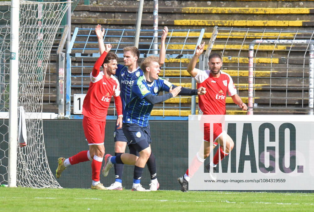 GER, Soccer, Regionalliga West, 2026–2027 Season, Matchday 12, Ohlendorf Stadium in Heidewald, Gütersloh FC vs. SF Siegen 0–5 Goal celebration: SF Siegen goal scorer Serhat Semih Güler; SF Siegen celebrates the 0–2 goal, Erik Lanfer (FC Gütersloh) protests a handball call; action; still frame; wide shot; facial expressions; gestures; celebration; cheering; joy; delight