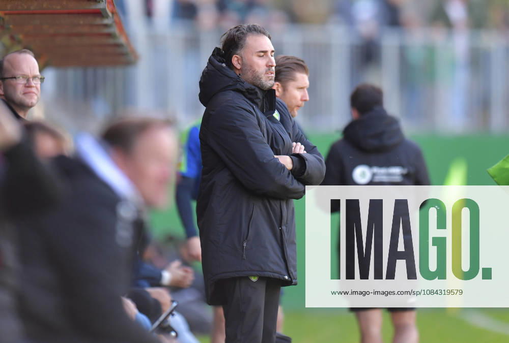 GER, Soccer, Regionalliga West, 2026–2027 Season, Matchday 12, Ohlendorf Stadium in Heidewald, Gütersloh FC vs. SF Siegen 0–5, Julian Hesse, FC Gütersloh Coach, Action, Single Frame, Landscape, Facial Expressions, Gestures, Coach