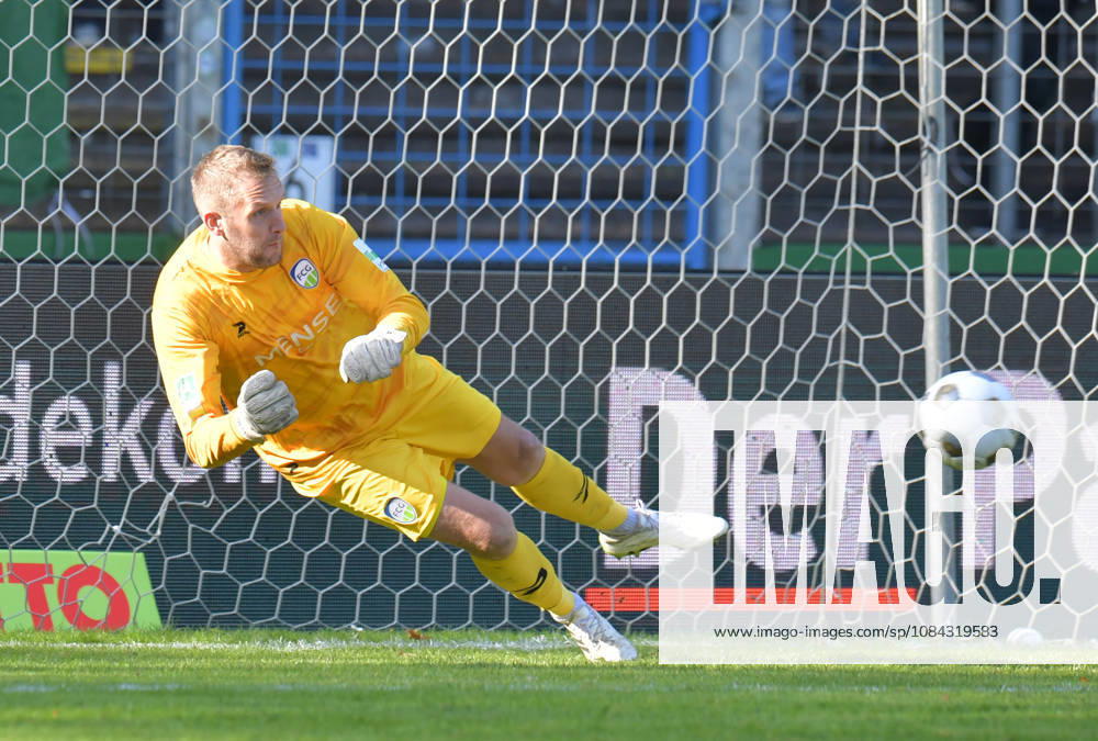 GER, Soccer, Regionalliga West, 2026–2027 Season, Matchday 12, Ohlendorf Stadium in Heidewald, Gütersloh FC vs. SF Siegen 0–5 Jarno Peters of FC Gütersloh saves a penalty kick, action, still image, horizontal, goalkeeper, keeper, save
