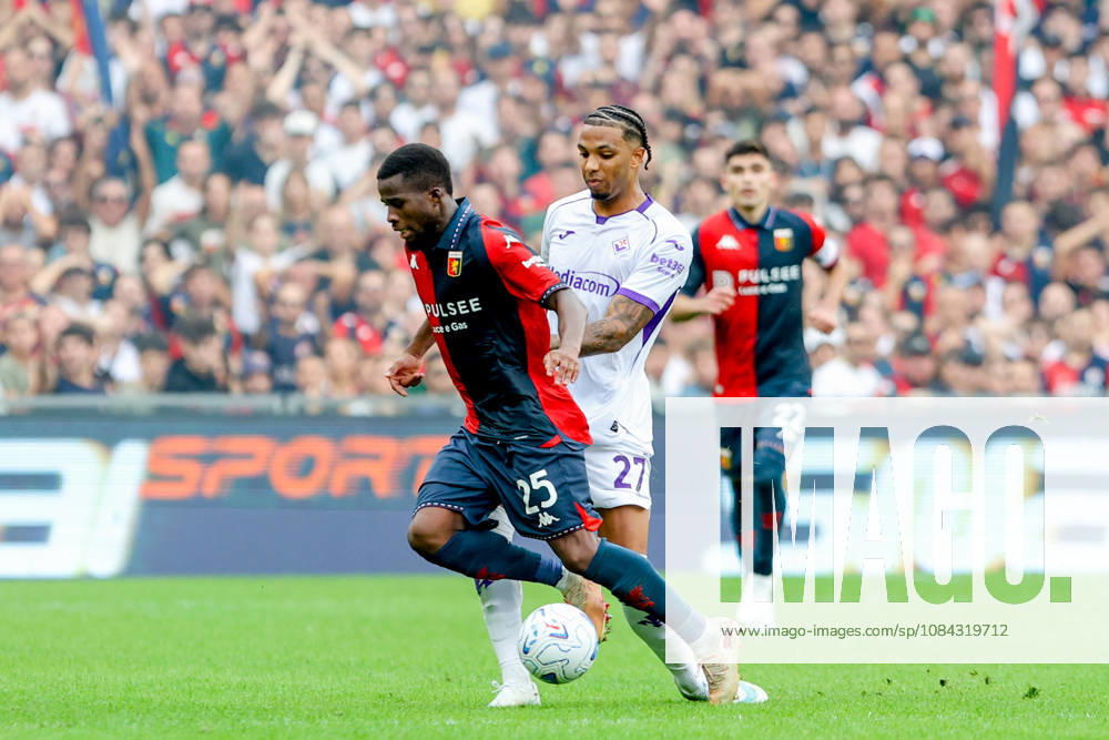 GenoaÕs Hamed Traore fights for the ball with Fiorentina s Cher Ndour during the Serie A soccer match between Genoa and Fiorentina at the Luigi Ferraris Stadium in Genoa, Italy - Saturday, October 10, 2026. - Soccer .