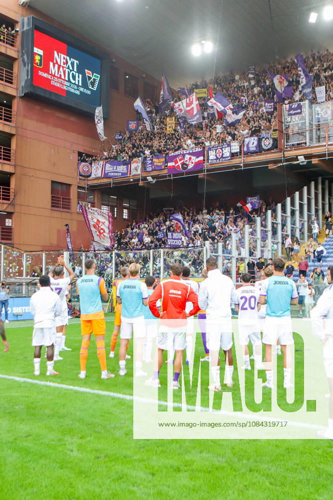 Fiorentina s players at the end of the match during the Serie A soccer match between Genoa and Fiorentina at the Luigi Ferraris Stadium in Genoa, Italy - Saturday, October 10, 2026. - Soccer .
