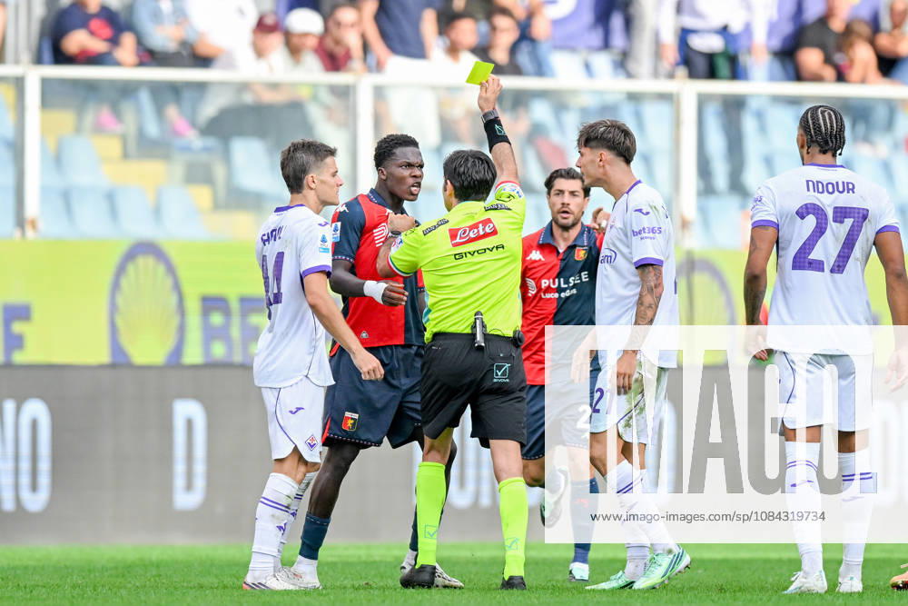 The referee gives a yellow card during the Serie A soccer match between Genoa and Fiorentina at the Luigi Ferraris Stadium in Genoa, Italy - Saturday, October 10, 2026. - Soccer .