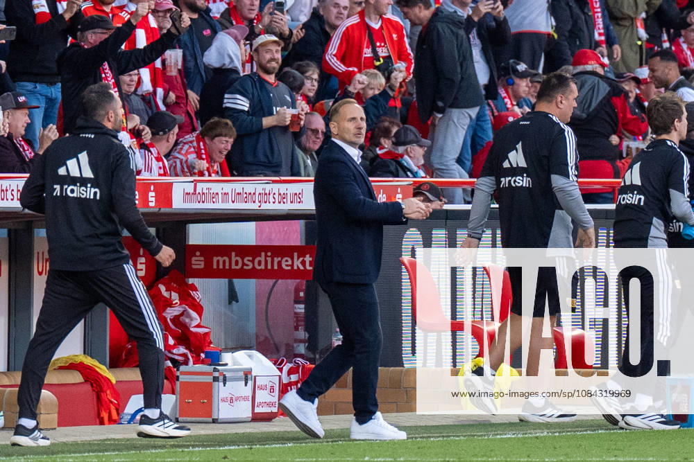 German Soccer 1st Bundesliga, Matchday 5, 2026–2027, 1. FC Union Berlin vs. SV Elversberg on October 10, 2026, at the Stadion An der Alten Försterei in Berlin; Goal: 1–0 by Livan Burcu for 1. FC Union Berlin; 9: Celebrations, joy, goal celebrations, emotions; Mauro Lustrinelli, 1. FC Union Berlin, coach