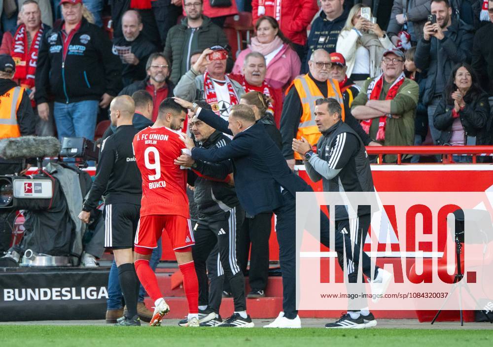 Soccer, Men s, 2026–2027 Season, Bundesliga 1, Matchday 5, 1. FC Union Berlin vs. SV 07 Elversberg, from left: Livan Burcu (1. FC Union Berlin), Coach Mauro Lustrinelli, celebrating after scoring the 1–0 goal, October 10, 2026,
