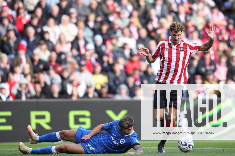 Sunderland v Brighton & Hove Albion - Premier League 2026 27 Thomas Meunier of Sunderland beats Luka Vuskovic of Brighton and Hove Albion during the Premier League match between Sunderland and Brighton and Hove Albion at the Stadium of Light in Sunderland, on October 10, 2026. Sunderland Tyne and Wear United Kingdom