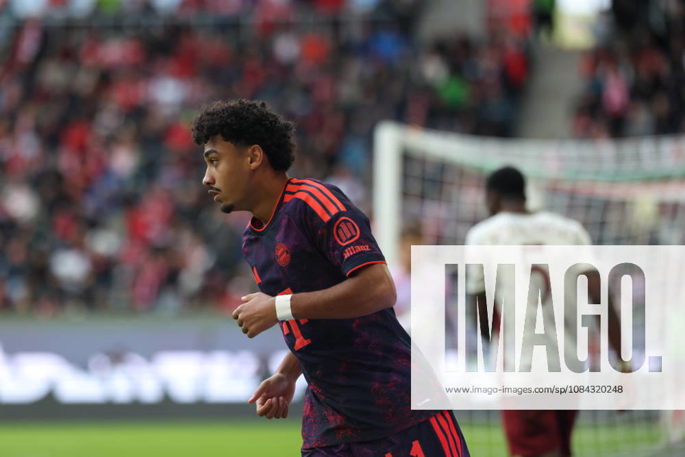 Nathaniel Brown, FC Bayern Munich, 11, GER, FC Augsburg vs. FC Bayern Munich, Soccer, Bundesliga, Matchday 5, 2026–2027 Season, October 10, 2026, DFL and DFB regulations prohibit any use of photographs as image sequences and or quasi-video, GER, FC Augsburg vs. FC Bayern Munich, Soccer, Bundesliga, Matchday 5, 2026–2027 season, October 10, 2026, Augsburg