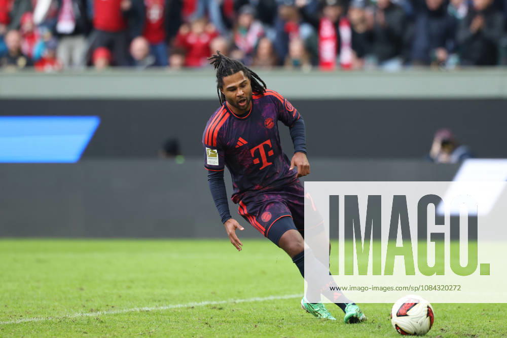 Serge Gnabry, FC Bayern Munich, 07, GER, FC Augsburg vs. FC Bayern Munich, Soccer, Bundesliga, Matchday 5, 2026–2027 Season, October 10, 2026, DFL and DFB regulations prohibit any use of photographs as image sequences and or quasi-video, GER, FC Augsburg vs. FC Bayern Munich, soccer, Bundesliga, Matchday 5, 2026–2027 season, October 10, 2026, Augsburg