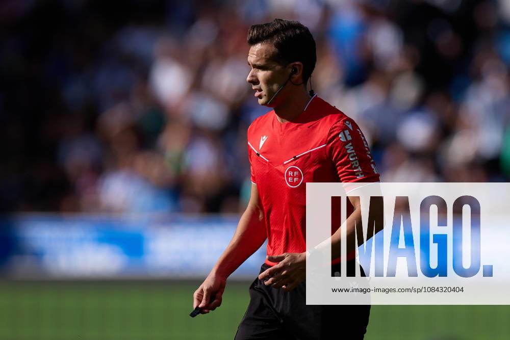 Referee Alejandro Quintero Gonzalez looks on during the LaLiga EA Sports match between Deportivo Alaves and Atletico de Madrid at Mendizorrotza on October 10, 2026, in Vitoria, Spain. Vitoria Spain - ZUMAa181 20261010_zaa_a181_043