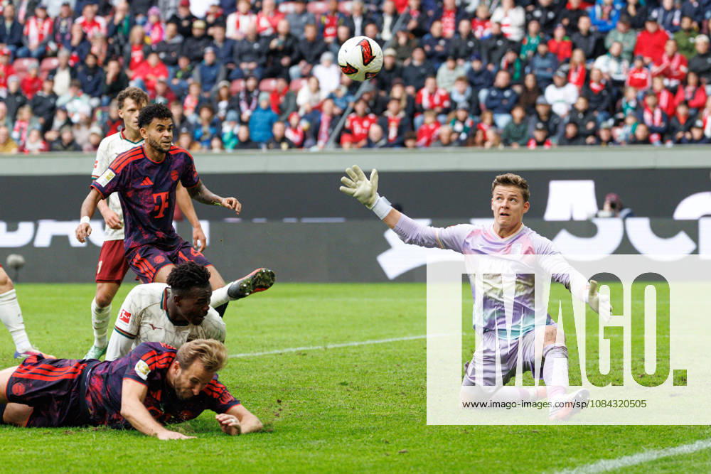 Finn Dahmen 1, FC Augsburg prevents the goal that would have tied the score at 2–2 in the match between FC Augsburg and FC Bayern Munich, Soccer, Men s, Bundesliga, 2026–2027, Matchday 5 on October 10, 2026, in Augsburg, WWK ARENA. DFL and DFB regulations prohibit any use of photographs as image sequences and or quasi-video. Bayern, Germany