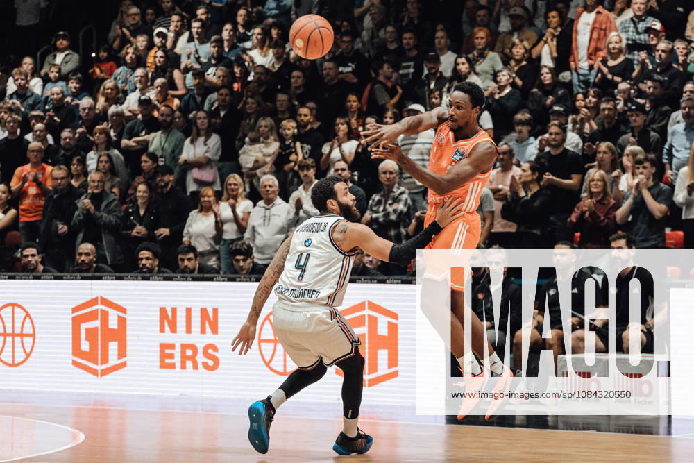 EasyCredit Basketball Bundesliga, Matchday 5, Niners Chemnitz vs. Bayern Munich, October 10, 2026, starting at 4:00 p.m., Chemnitz, Chemnitz Arena. In photo 04: Duane Washington, 01 Phlandrous Fleming Jr. easyCredit Basketball Bundesliga, Matchday 5, Niners Chemnitz vs. Bayern Munich, Chemnitz, Saxony, Germany