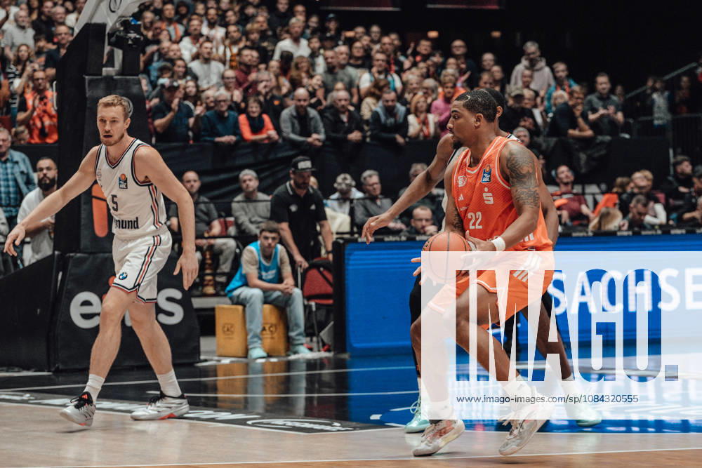 EasyCredit Basketball Bundesliga, Matchday 5, Niners Chemnitz vs. Bayern Munich, October 10, 2026, starting at 4:00 p.m., Chemnitz, Chemnitz Arena. Pictured: No. 22 Nighaeal Ceaser, No. 05 Niels Giffey easyCredit Basketball Bundesliga, Matchday 5, Niners Chemnitz vs. Bayern Munich, Chemnitz, Saxony, Germany