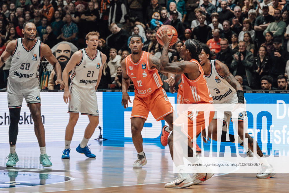EasyCredit Basketball Bundesliga, Matchday 5, Niners Chemnitz vs. Bayern Munich, October 10, 2026, starting at 4:00 p.m., Chemnitz, Chemnitz Arena. Pictured: 50 Austin Wiley, 21 Justus Hollatz, 22 Nighaeal Ceaser, 02 Stefan Smith, 03 MarJon Beauchamp easyCredit Basketball Bundesliga, Matchday 5, Niners Chemnitz vs. Bayern Munich, Chemnitz, Saxony, Germany