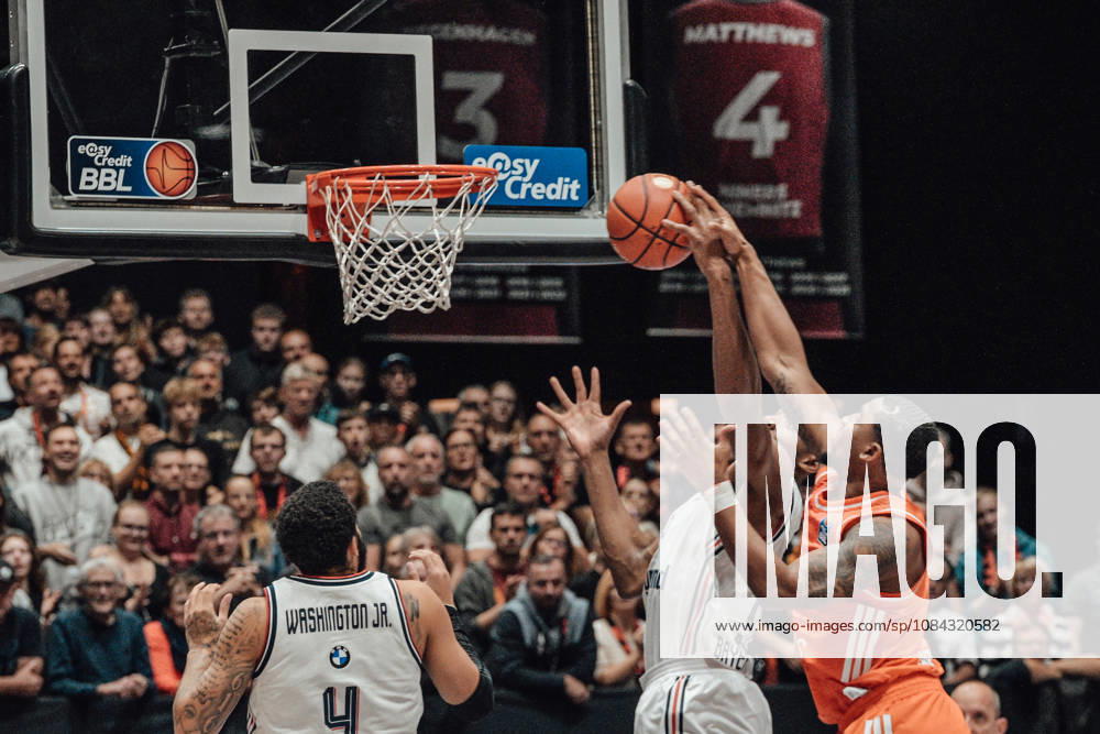EasyCredit Basketball Bundesliga, Matchday 5, Niners Chemnitz vs. Bayern Munich, October 10, 2026, starting at 4:00 p.m., Chemnitz, Chemnitz Arena. In Photo 04: Duane Washington Jr., 03 Mar: Jon Beauchamp, 22: Nighaeal Ceaser; easyCredit Basketball Bundesliga, Matchday 5, Niners Chemnitz vs. Bayern Munich; Chemnitz, Saxony, Germany