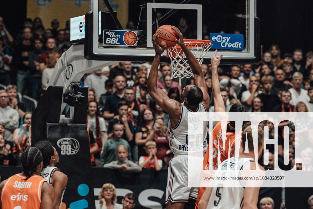 EasyCredit Basketball Bundesliga, Matchday 5, Niners Chemnitz vs. Bayern Munich, October 10, 2026, starting at 4:00 p.m., Chemnitz, Chemnitz Arena. Pictured: No. 50 Austin Wiley, No. 21 Mateo Seric, 05 Niels Giffey easyCredit Basketball Bundesliga, Matchday 5, Niners Chemnitz vs. Bayern Munich, Chemnitz, Saxony, Germany