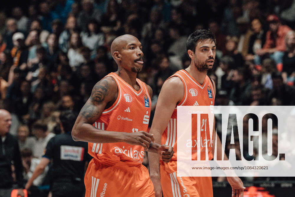EasyCredit Basketball Bundesliga, Matchday 5, Niners Chemnitz vs. Bayern Munich, October 10, 2026, starting at 4:00 p.m., Chemnitz, Chemnitz Arena. Pictured: No. 17 Darion Atkins, 21 Mateo Seric easyCredit Basketball Bundesliga, Matchday 5, Niners Chemnitz vs. Bayern Munich, Chemnitz, Saxony, Germany