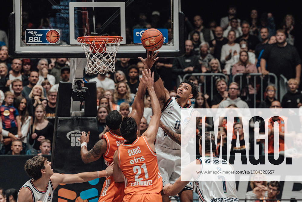 EasyCredit Basketball Bundesliga, Matchday 5, Niners Chemnitz vs. Bayern Munich, October 10, 2026, starting at 4:00 p.m., Chemnitz, Chemnitz Arena. Pictured: 21 Mateo Seric, 00 Miles Norris, 07 Johannes Voigtmann easyCredit Basketball Bundesliga, Matchday 5, Niners Chemnitz vs. Bayern Munich, Chemnitz, Saxony, Germany