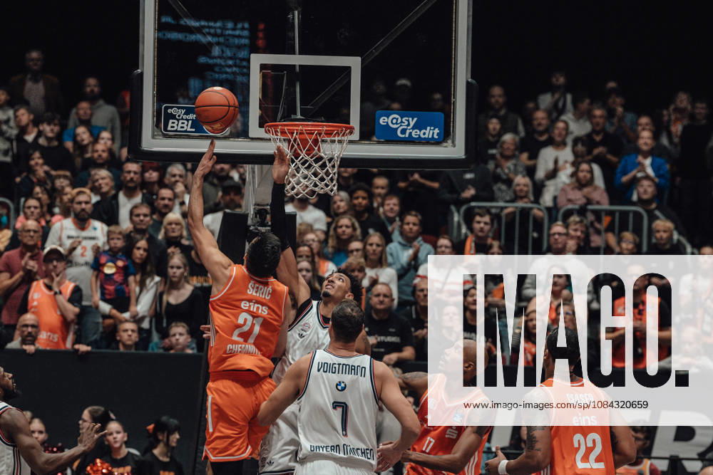 EasyCredit Basketball Bundesliga, Matchday 5, Niners Chemnitz vs. Bayern Munich, October 10, 2026, starting at 4:00 p.m., Chemnitz, Chemnitz Arena. Pictured: 21 Mateo Seric, 07 Johannes Voigtmann, 17 Darion Atkins, 22 Nighaeal Ceaser easyCredit Basketball Bundesliga, Matchday 5, Niners Chemnitz vs. Bayern Munich, Chemnitz, Saxony, Germany