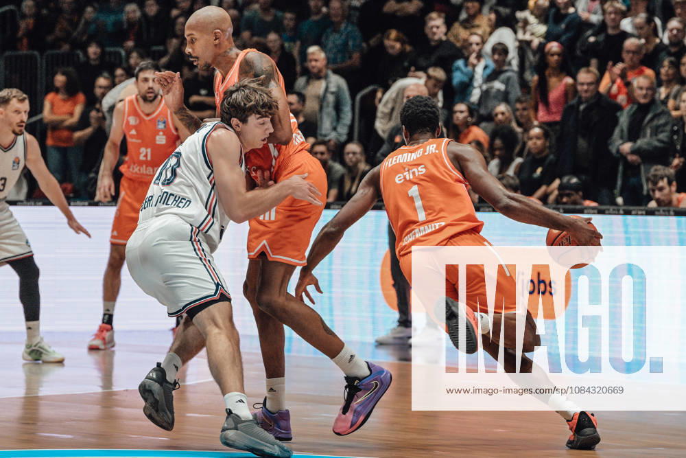 EasyCredit Basketball Bundesliga, Matchday 5, Niners Chemnitz vs. Bayern Munich, October 10, 2026, starting at 4:00 p.m., Chemnitz, Chemnitz Arena. In the photo: No. 13 Andreas Obst, No. 17 Darion Atkins (block), 01 Phlandrous Fleming Jr. easyCredit Basketball Bundesliga, Matchday 5, Niners Chemnitz vs. Bayern Munich, Chemnitz, Saxony, Germany