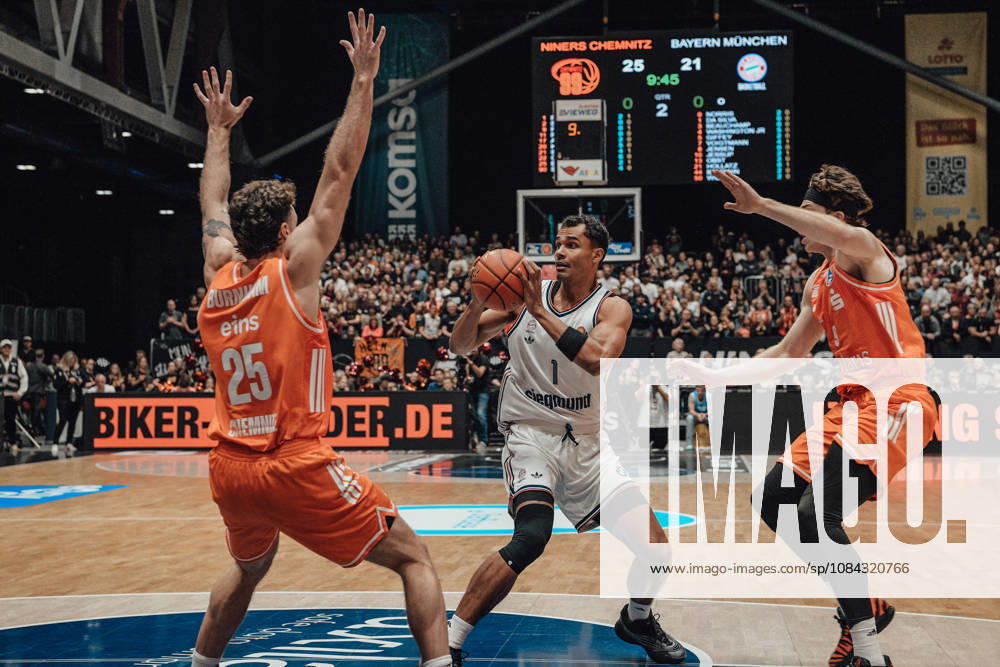 EasyCredit Basketball Bundesliga, Matchday 5, Niners Chemnitz vs. Bayern Munich, October 10, 2026, starting at 4:00 p.m., Chemnitz, Chemnitz Arena. Pictured: No. 25 Ben Burnham, No. 09 Alexander Richardson, 01 Oscar da Silva easyCredit Basketball Bundesliga, Matchday 5, Niners Chemnitz vs. Bayern Munich, Chemnitz, Saxony, Germany