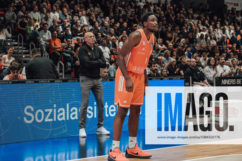 EasyCredit Basketball Bundesliga, Matchday 5, Niners Chemnitz vs. Bayern Munich, October 10, 2026, starting at 4:00 p.m., Chemnitz, Chemnitz Arena. Pictured: Phlandrous Fleming Jr., Head Coach Rodrigo Pastore, easyCredit Basketball Bundesliga, Matchday 5, Niners Chemnitz vs. Bayern Munich, Chemnitz, Saxony, Germany