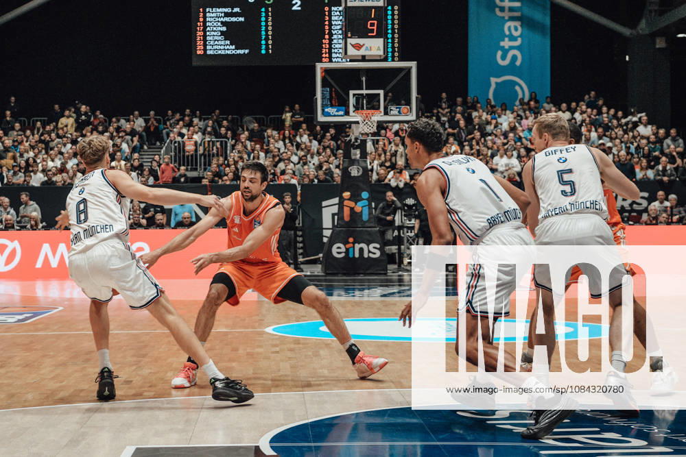 EasyCredit Basketball Bundesliga, Matchday 5, Niners Chemnitz vs. Bayern Munich, October 10, 2026, starting at 4:00 p.m., Chemnitz, Chemnitz Arena. Pictured: No. 8 Tobias Jensen, No. 21 Mateo Seric, 01 Oscar da Silva, 05 Niels Giffey easyCredit Basketball Bundesliga, Matchday 5, Niners Chemnitz vs. Bayern Munich, Chemnitz, Saxony, Germany