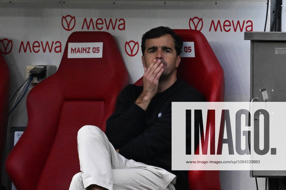 Soccer, Bundesliga 1, FSV Mainz 05 vs. Bayer 04 Leverkusen – Head Coach Carles Martinez, Bayer 04 Leverkusen. DFL and DFB regulations prohibit any use of photographs as image sequences and or quasi-video. Mainz
