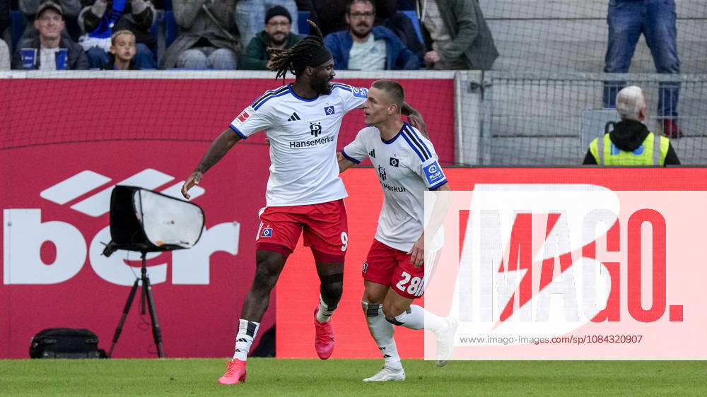 V li Terem Moffi (HSV), 9, Miro Muheim (HSV), 28, players from Hamburger SV (HSV) celebrate the goal that tied the game at 2–2, Celebration, goal celebration, goal scored, celebrate the goal, goal, celebration, celebrating the goal, joy, happiness, happy, optimistic, positive, game scene, highlight, action, 10 10 2026, Sinsheim, Germany, soccer, Bundesliga, TSG 1899 Hoffenheim vs. Hamburger SV, DFB and DFL regulations prohibit any use of photographs as image sequences and or quasi-video